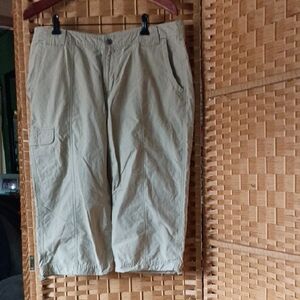 Columbia Women's Cargo Shorts - Tan